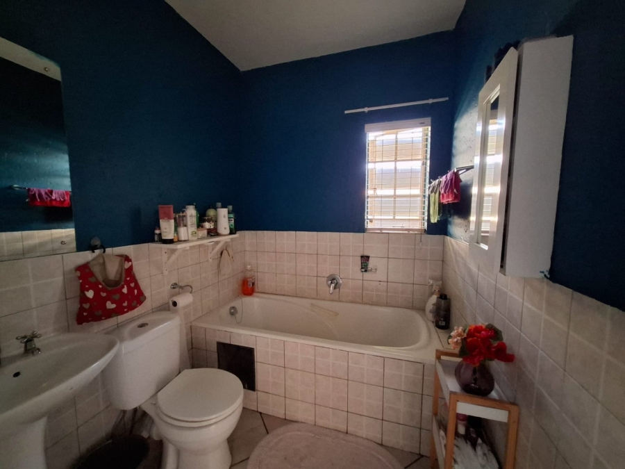 To Let 2 Bedroom Property for Rent in Waterval East North West